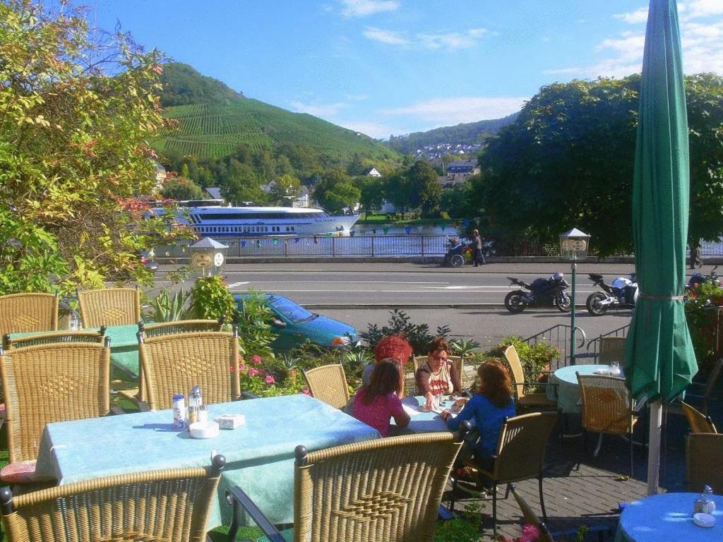Panorama-Cafe Moselgarten Alf Εξωτερικό φωτογραφία